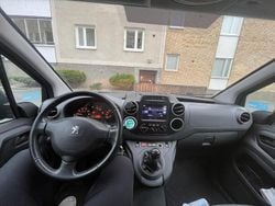 Svart Begagnad 2018 Peugeot Partner Minibuss | 85 000 kr (Superpris)