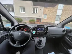 Svart Begagnad 2018 Peugeot Partner Minibuss | 85 000 kr (Superpris)
