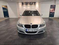 Ljusgrå (grå) Begagnad 2012 BMW 320 Kombi | 49 900 kr (Superpris)