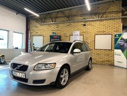 Ljusgrå (grå) Begagnad 2010 Volvo V50 Kinetic Kombi | 49 900 kr (Marknadspris)