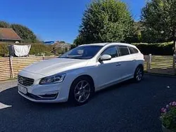 Vit Begagnad 2015 Volvo V60 Summum Kombi | 130 000 kr (Marknadspris)