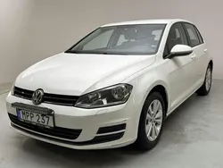 Vit Begagnad 2015 VW Golf VII | 124 000 kr (Marknadspris)