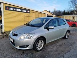 Silver Begagnad 2009 Toyota Auris Halvkombi | 24 900 kr (Marknadspris)