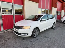 Vit Begagnad 2015 Skoda Rapid Halvkombi | 74 900 kr (Marknadspris)
