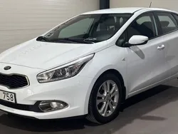 Vit Begagnad 2013 Kia Ceed 3 Halvkombi | 69 900 kr (Marknadspris)