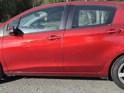 Röd Begagnad 2012 Toyota Yaris Halvkombi | 82 000 kr (Lite dyr)