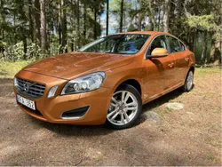 Brun Begagnad 2011 Volvo S60 Momentum Sedan | 89 900 kr (Marknadspris)