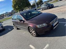Röd Begagnad 2006 Volvo V50 Kombi | 29 000 kr (Marknadspris)