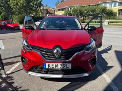 Röd Begagnad 2022 Renault Captur SUV | 198 900 kr (Marknadspris)