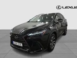 Svart Begagnad 2023 Lexus NX450h+ Business Edition SUV | 579 900 kr (Marknadspris)