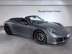 Mörkgrå Begagnad 2018 Porsche 911 Carrera 4 GTS Cab | 1 399 000 kr (Superpris)