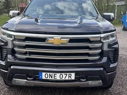 Grå Begagnad 2023 Chevrolet Silverado Sedan | 945 000 kr