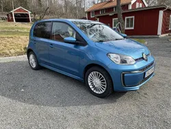 Blå Begagnad 2021 VW e-up! Halvkombi | 153 000 kr (Marknadspris)