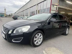 Svart Begagnad 2013 Volvo V60 Momentum Kombi | 39 900 kr (Marknadspris)