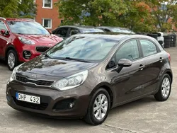 Brun Begagnad 2012 Kia Rio Halvkombi | 34 500 kr (Marknadspris)