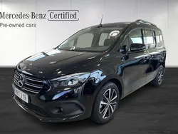 Svart (black) Begagnad 2024 Mercedes 180 Sedan | 374 875 kr (Dyr)