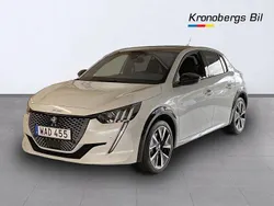 Vit Begagnad 2023 Peugeot e-208 GT Halvkombi | 267 600 kr (Dyr)