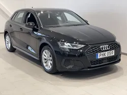 Svart (brilliantsvart) Begagnad 2023 Audi A3 Sportback Proline Halvkombi | 229 900 kr (Bra pris)