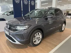 Grå (smokey grey metallic) Ny 2025 VW T-Cross Edition SUV | 297 800 kr (Marknadspris)