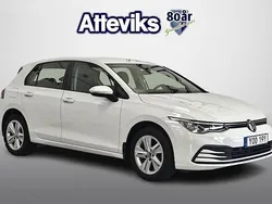 Vit Begagnad 2021 VW Golf VIII Life Halvkombi | 214 900 kr (Marknadspris)