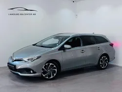 Ljusgrå (grå) Begagnad 2015 Toyota Auris Active Kombi | 109 900 kr (Marknadspris)