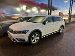 Vit Begagnad 2017 VW Passat Alltrack Executive Kombi | 138 500 kr (Lite dyr)