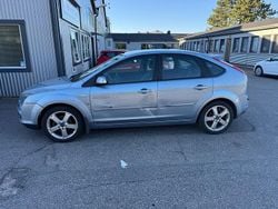 Blå Begagnad 2007 Ford Focus Halvkombi | 16 900 kr (Superpris)