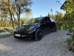 Svart Begagnad 2022 Tesla Model Y Performance SUV | 419 000 kr (Marknadspris)