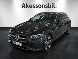 Grå Begagnad 2024 Mercedes C300e Avantgarde Kombi | 519 000 kr (Marknadspris)