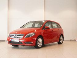 Röd Begagnad 2014 Mercedes B200 Minibuss | 174 800 kr (Marknadspris)