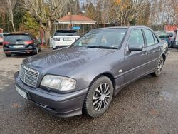 Mörkgrå Begagnad 1998 Mercedes C180 Sedan | 39 900 kr