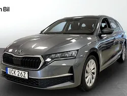 Grå Begagnad 2024 Skoda Octavia Selection Kombi | 309 900 kr (Marknadspris)