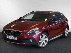 Röd Begagnad 2013 Volvo V40 CC Summum Kombi | 159 800 kr (Marknadspris)