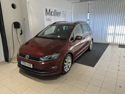 Mörkröd (cranberry red metallic) Begagnad 2020 VW Golf Sportsvan Minibuss | 149 000 kr