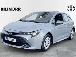 Grå Begagnad 2022 Toyota Corolla Hybrid Life Halvkombi | 229 900 kr (Marknadspris)