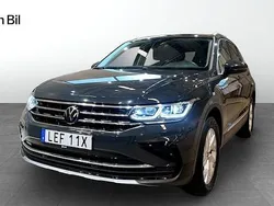 Grå Begagnad 2023 VW Tiguan Elegance SUV | 399 500 kr (Marknadspris)