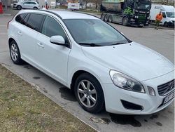 Vit Begagnad 2012 Volvo V60 Momentum Kombi | 59 900 kr (Marknadspris)