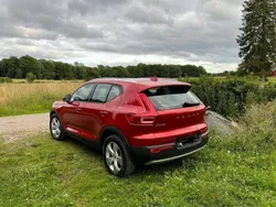 Röd Begagnad 2019 Volvo XC40 Momentum SUV | 246 000 kr (Marknadspris)