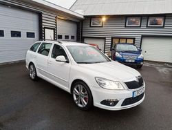 Vit Begagnad 2011 Skoda Octavia RS Kombi | 124 900 kr (Lite dyr)