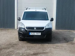 Vit Begagnad 2017 Peugeot Partner Minibuss | 99 000 kr (Marknadspris)