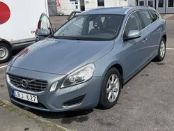 Blå Begagnad 2011 Volvo V60 Summum Kombi | 62 900 kr (Marknadspris)