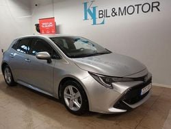 Silver (silvermetallic) Begagnad 2022 Toyota Corolla Hybrid Style Halvkombi | 239 900 kr (Bra pris)