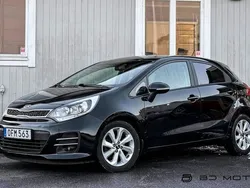 Svart Begagnad 2016 Kia Rio Halvkombi | 119 900 kr (Marknadspris)