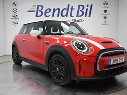 Svart Begagnad 2022 Mini Cooper SE Essential Halvkombi | 219 500 kr (Marknadspris)