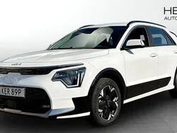Vit (white) Begagnad 2022 Kia e-Niro SUV | 319 500 kr (Lite dyr)