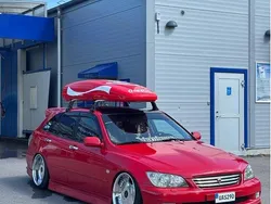 Röd Begagnad 2003 Lexus IS200 Kombi | 85 000 kr