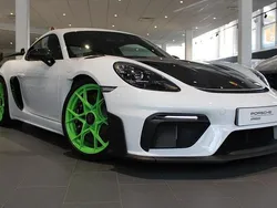 Vit Begagnad 2024 Porsche 718 Cayman GT4 Sportkupé | 1 695 000 kr
