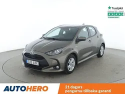 Grön Begagnad 2020 Toyota Yaris Hybrid Active Halvkombi | 207 000 kr (Marknadspris)
