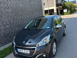 Grå Begagnad 2017 Peugeot 208 Halvkombi | 102 000 kr (Bra pris)