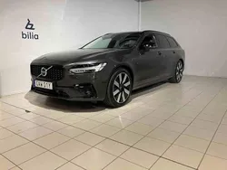 Grå Begagnad 2025 Volvo V90 Kombi | 529 900 kr (Marknadspris)